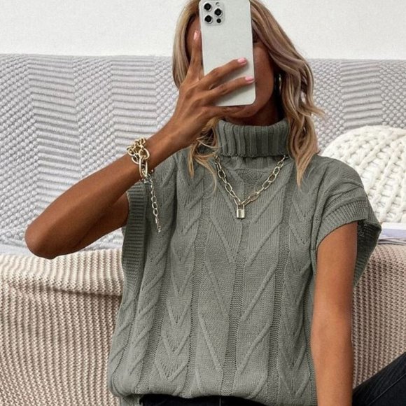 SHEIN Sweaters - 🎉HP🎉 NWT Shein Solid Turtleneck Knit Top